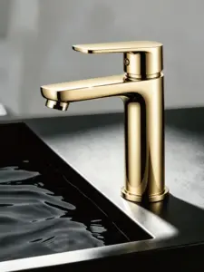 Edelstahl-Armatur gold